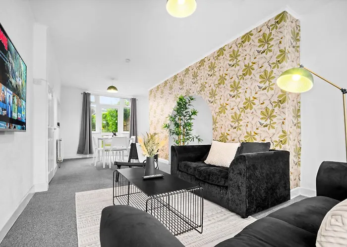 Stylish 3 Bedroom House - Parking - Garden - Great Barr - Netflix - Top Rated -121J